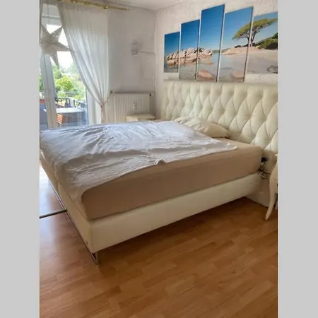 Ruhige Wohnung Mit Doppel King Size Bett U. Balkon *