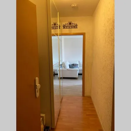 아파트 Ruhige Wohnung Mit Doppel King Size Bett U. Balkon 포츠담