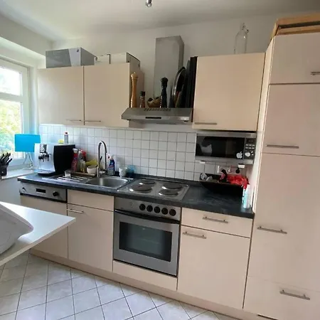 Ruhige Wohnung Mit Doppel King Size Bett U. Balkon 아파트